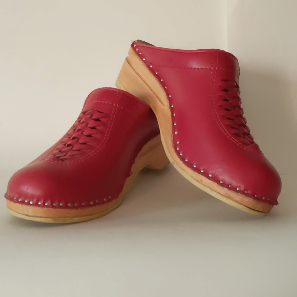 Troentorp Red Clogs
